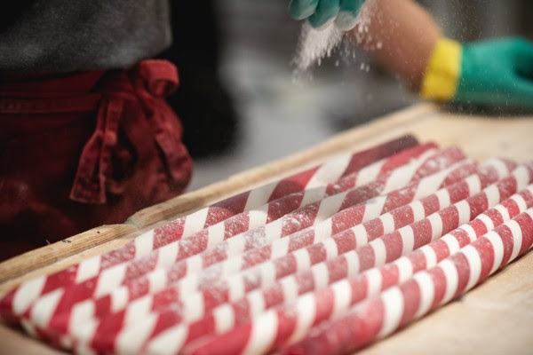 Gränna staat internationaal bekend om de rood-wit gestreepte zuurstok 'polkagris'.