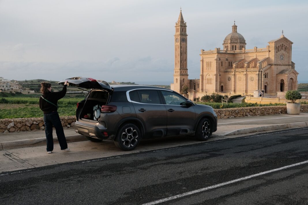 Autohuurspecialist Sunny Cars breekt door magische grens van één miljoen boekingen